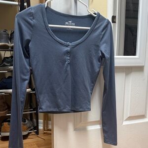 Hollister Must-Have collection long sleeve crop top